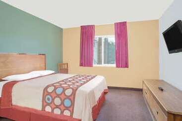 هتل Super 8 By Wyndham St. George Ut