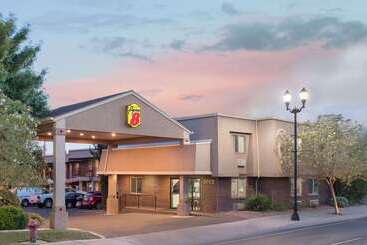 هتل Super 8 By Wyndham St. George Ut