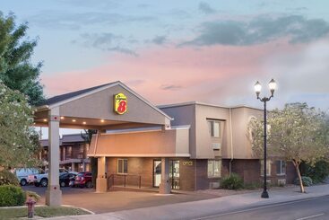 هتل Super 8 By Wyndham St. George Ut