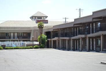 هتل Super 8 By Wyndham St. George Ut