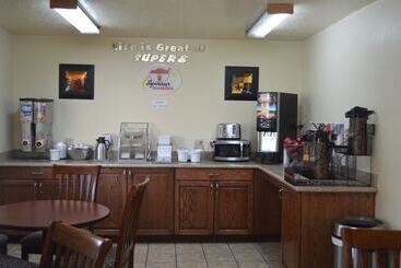 هتل Super 8 By Wyndham St. George Ut