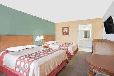 هتل Super 8 By Wyndham St. George Ut