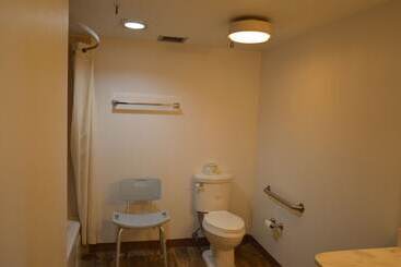 هتل Super 8 By Wyndham St. George Ut