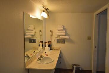 هتل Super 8 By Wyndham St. George Ut