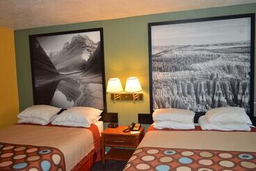 هتل Super 8 By Wyndham St. George Ut