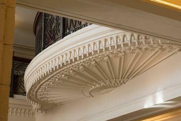 هتل The Stephen F Austin Royal Sonesta