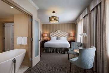 ホテル The Stephen F Austin Royal Sonesta