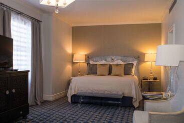 هتل The Stephen F Austin Royal Sonesta