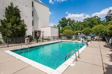 هتل Travelodge By Wyndham Flowood