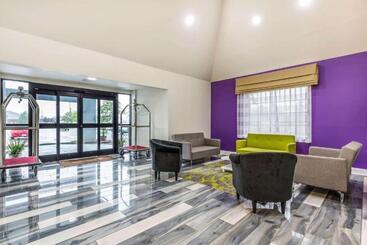 هتل Travelodge By Wyndham Flowood