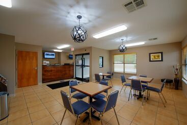 هتل Brentwood Inn & Suites