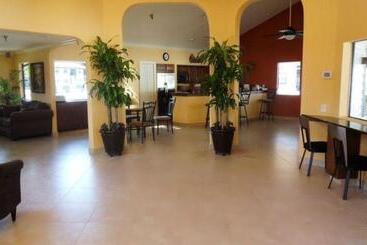 استراحتگاه Shorewalk Vacation Villas