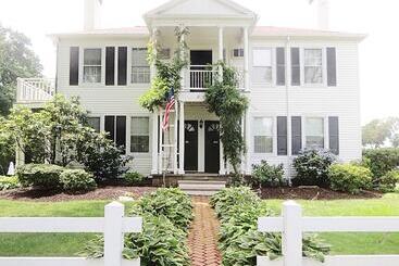 リゾートホテル Shoreway Acres Inn & Cape Cod Lodging