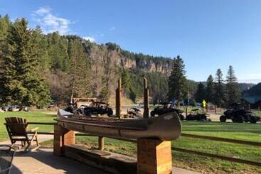 استراحتگاه Spearfish Canyon Lodge