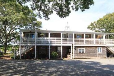 Skaket Beach Motel