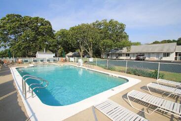 Skaket Beach Motel