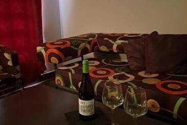 هتل Hostal Alcalá Del Jucar
