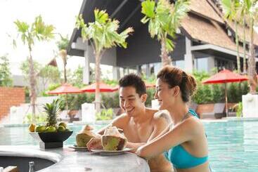 استراحتگاه Avani+ Mai Khao Phuket Suites