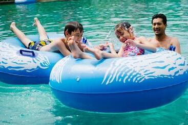 استراحتگاه Avani+ Mai Khao Phuket Suites