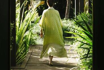 استراحتگاه Avani+ Mai Khao Phuket Suites