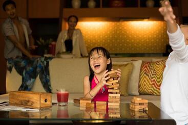 استراحتگاه Avani+ Mai Khao Phuket Suites