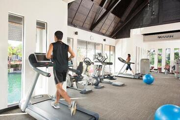 استراحتگاه Avani+ Mai Khao Phuket Suites