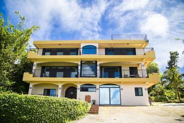 تختخواب و صبحانه Seven Color Sea View Villa