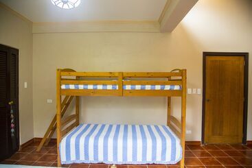 تختخواب و صبحانه Seven Color Sea View Villa