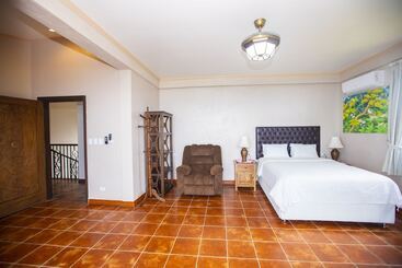 تختخواب و صبحانه Seven Color Sea View Villa