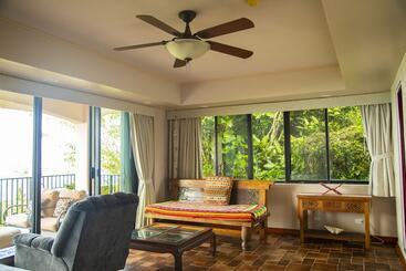 تختخواب و صبحانه Seven Color Sea View Villa