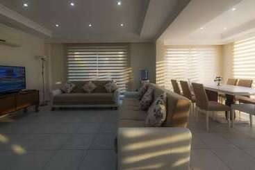 White Elegance 2c