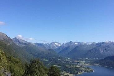 Heinåli Hytta