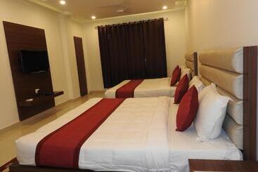 هتل Aakash Residency
