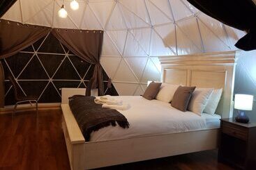 هتل Garden Domes
