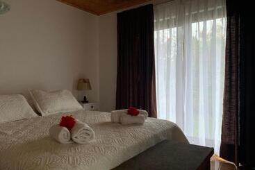 هتل Teanehi Bed & Breakfast