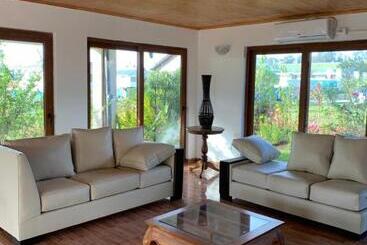 هتل Teanehi Bed & Breakfast