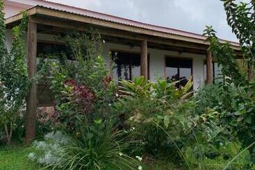 هتل Teanehi Bed & Breakfast
