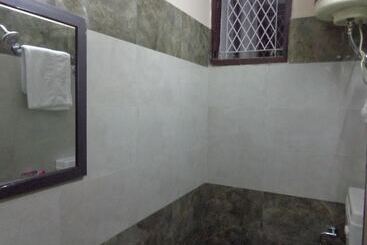 پانسیون Sri Sai Inn