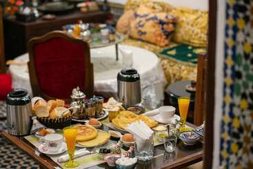 تختخواب و صبحانه Dar Alami Salaj
