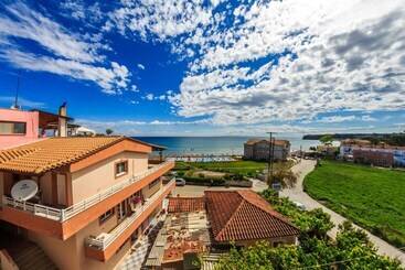 هتل Porto Planos Beach