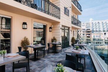 هتل 123 Mainstreet Boutique