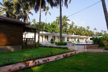 هتل Golden Sands Resort, Morjim