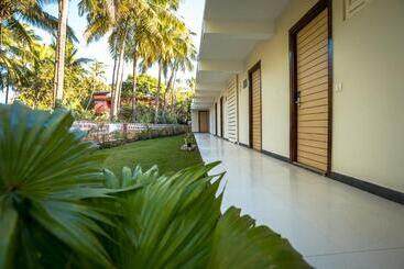 هتل Golden Sands Resort, Morjim