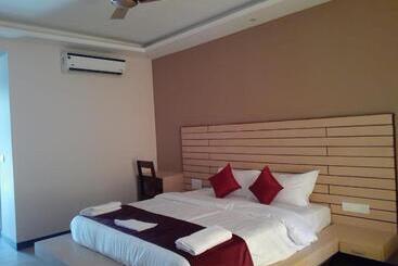 هتل Golden Sands Resort, Morjim