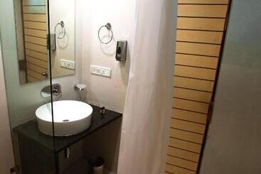 هتل Golden Sands Resort, Morjim