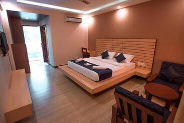 هتل Golden Sands Resort, Morjim