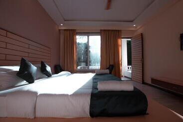 هتل Golden Sands Resort, Morjim