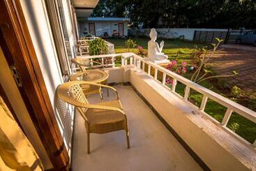 هتل Golden Sands Resort, Morjim