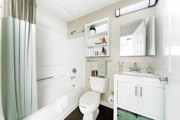 هتل Intown Suites Extended Stay Savannah Ga