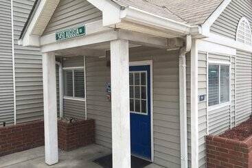 هتل Intown Suites Extended Stay Savannah Ga